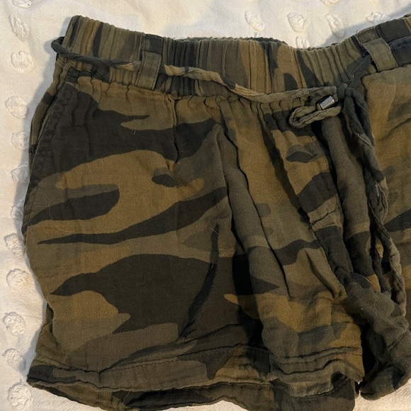 Lovestitch Green Camouflage Cargo Shorts - Picture 2 of 5
